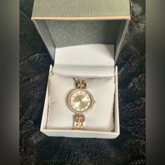 GEOFFREY BEENE Women’s Rhinestone Stainless Steel Wristwatch Silver & Rose Gold - Picture 4 of 6